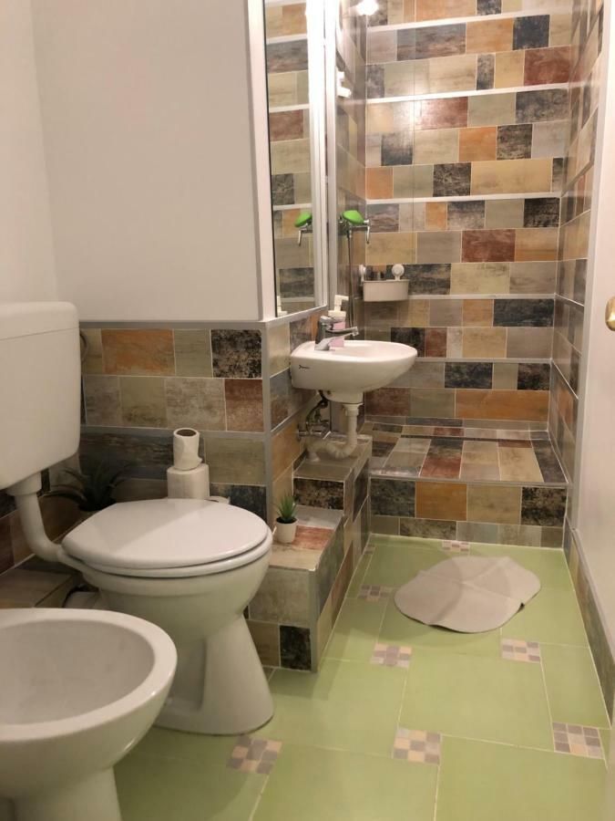 Green Apartment With Terrace 12 ブカレスト エクステリア 写真